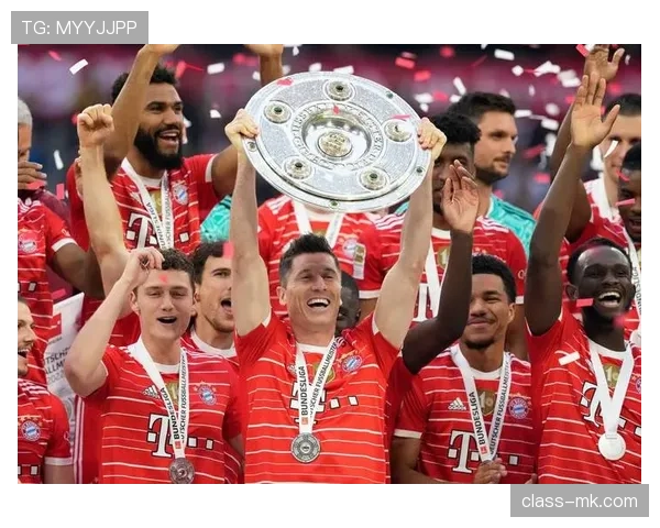 拜仁慕尼黑更衣室氛围高涨，全队团结一致迎战新赛季