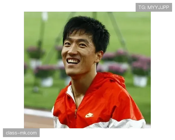 刘翔两种身份叠在一起太反差：赛场上的飞人和超接地气的早晨