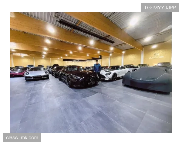 贝林厄姆这生活也太土豪了吧，早餐像逛珠宝柜台，车库就是超跑展厅，我这工资算啥